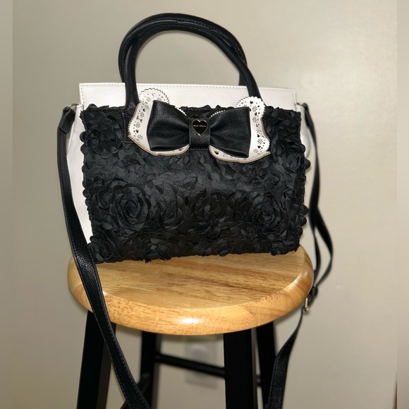 Betsey Johnson, Floral, Big Bow, Black and White, Handbag, Satchel Bag. - Picture 1 of 3